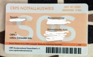 Der CRPS Notfallausweis. Hier stehen alle persönlichen Daten drauf, wo man sein CRPS hat, und welche Medikamente man nimmt und was zu beachten ist bei einem CRPS Patienten