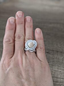 weisser Ring am Finger, Feb.20