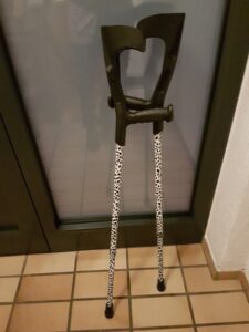 meine selbst gekauften Gehstützen