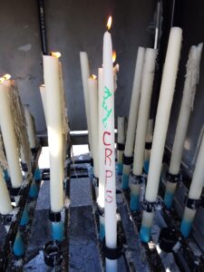 CRPS Kerze die ich für alle Betroffene in Lourdes machte, anzündete und betete